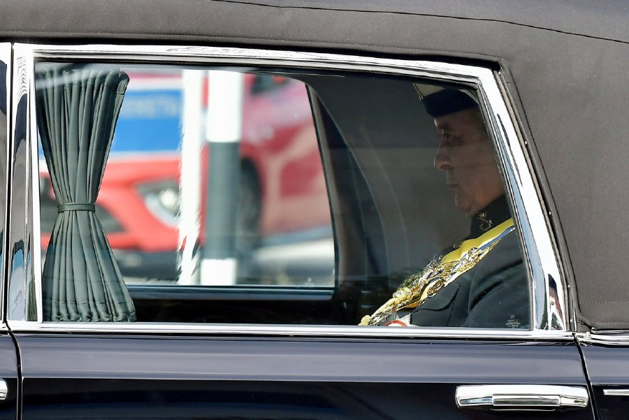 KUALA LUMPUR: Sultan Ibrahim Sultan Iskandar in a vehicle heading towards to Istana Negara to take the oath of office as the 17th Yang di-Pertuan Agong. -- BERNAMA PIC