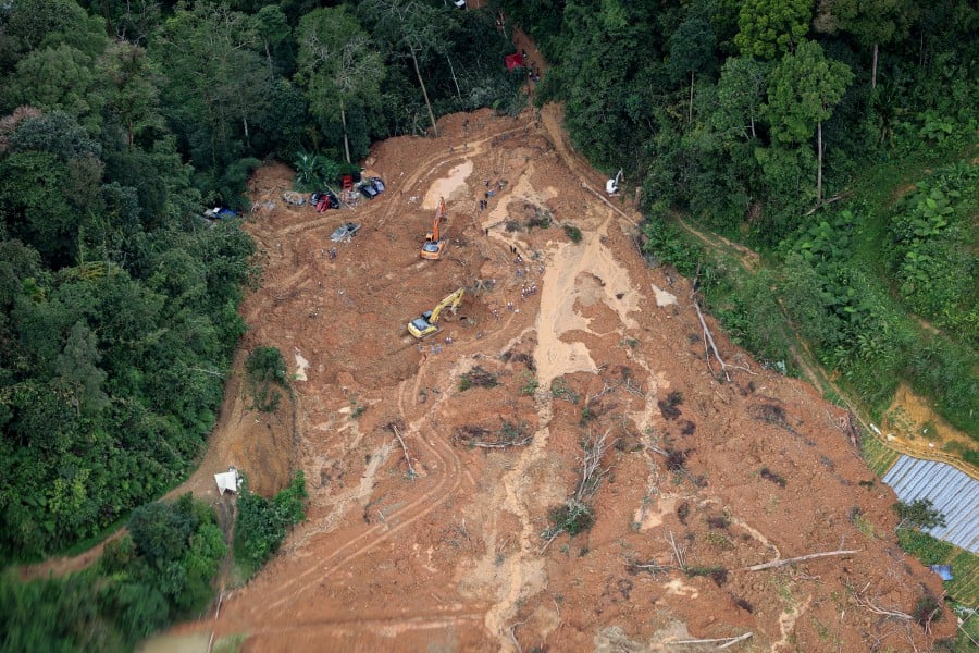 The search and rescue (SAR) has combed through 40 per cent of the Father's Organic Farm campsite, which was hit by a deadly landslide yesterday. - Bernama pic