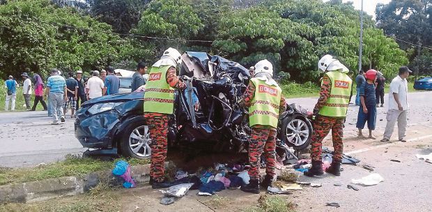 Horrific crash on Melaka highway kills three university 