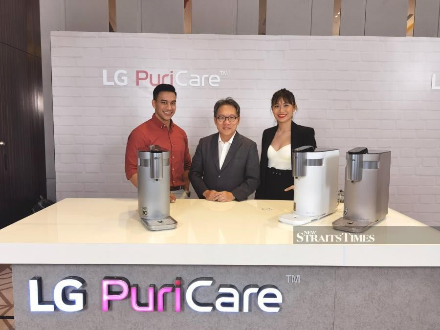 (From left) Dr Shazril Shaharuddin, Kim Kyutae and Maggy Wang at the LG PuriCare launch.