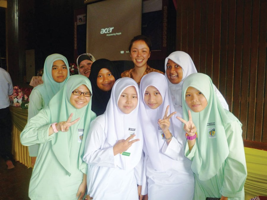 Julia Berryman with her SMK Dong students.