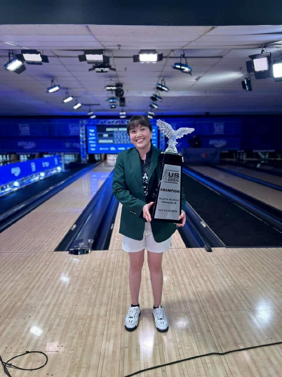 Sin Li Jane with the US Women's Open trophy at Royal Pin Woodland in Indianapolis, Indiana, on Tuesday. -- PIC FROM PWBA TOUR 