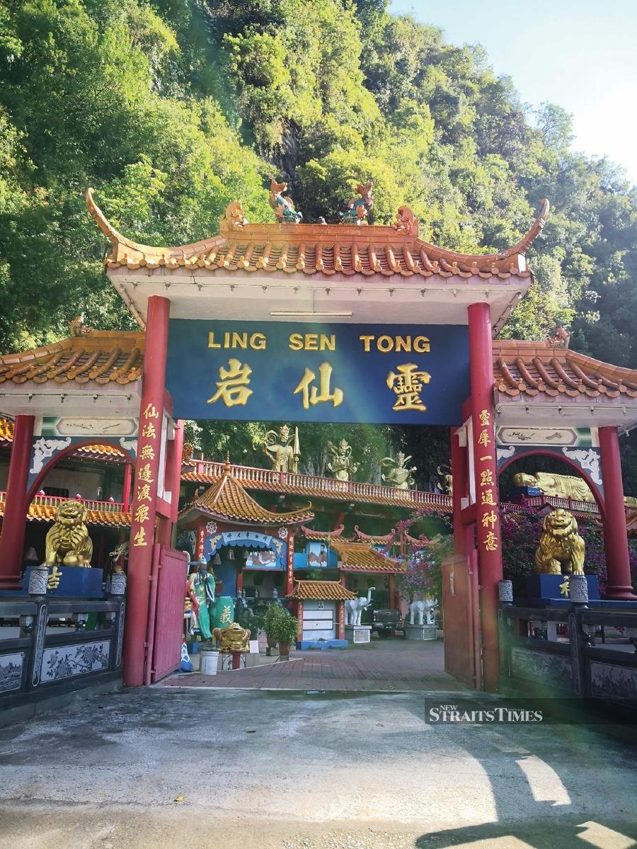 Lin Sen Tong Cave Temple has a distinctive facade.