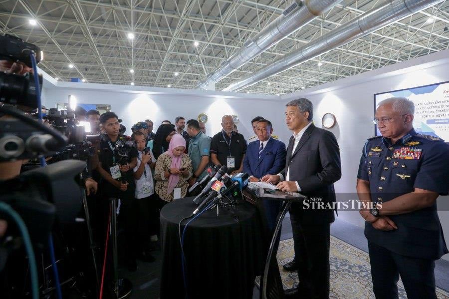 Defence Minister Datuk Seri Mohamad Hasan speaks after witnessing the signing ceremony at the Mahsuri International Exhibition Centre (MIEC) in Langkawi. -NSTP/ASYRAF HAMZAH
