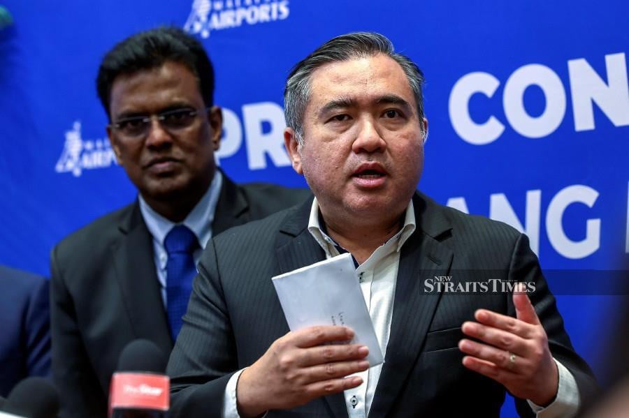Transport Minister Anthony Loke Siew Fook says his ministry is closely monitoring the progress of the Kuala Lumpur International Airport (KLIA) aerotrain replacement project, to ensure timely completion by end of this year. --fotoBERNAMA (2024) 