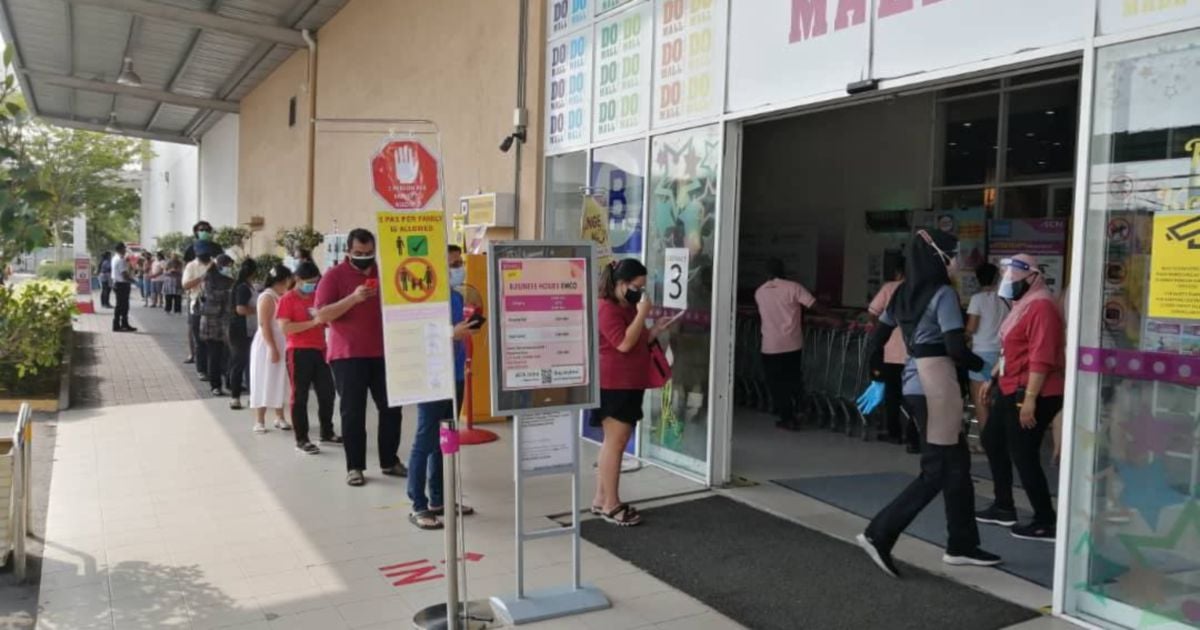 Long queues in Ipoh as consumers stock up for lockdown | New Straits Times