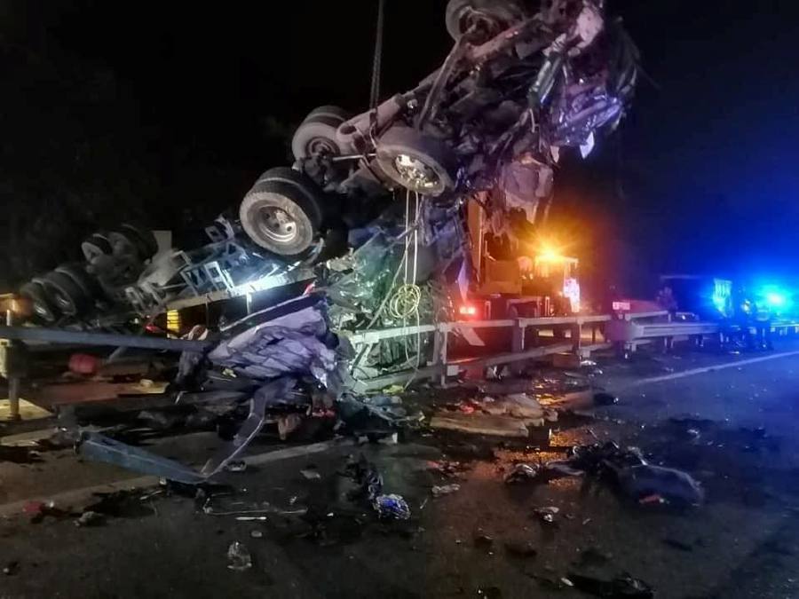 lorry-driver-killed-in-crash-on-plus-expressway-new-straits-times