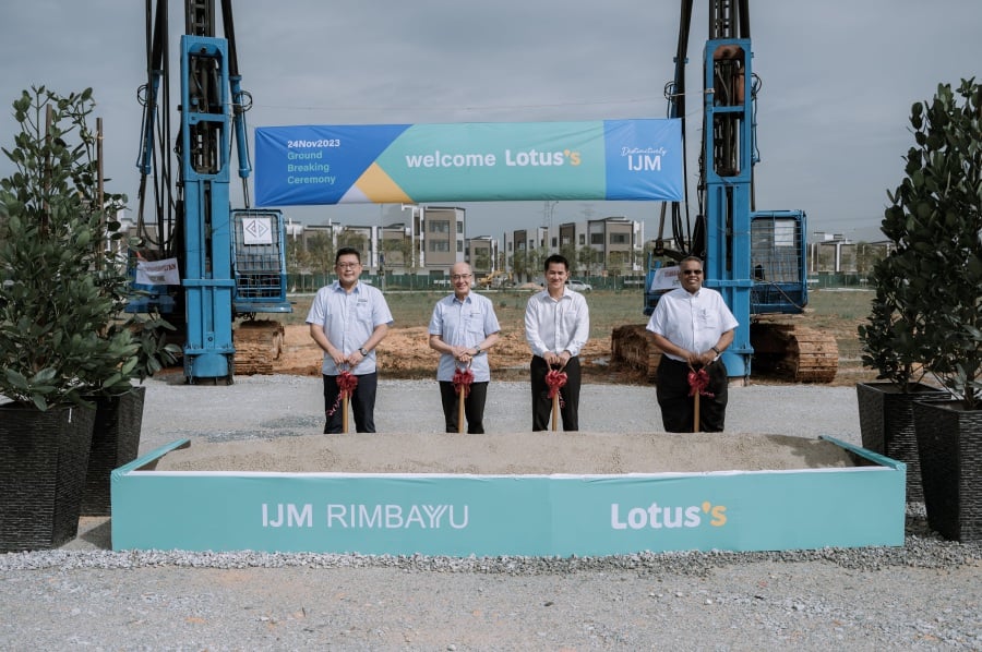 (L-R): Chai Kian Soon, senior general manager of IJM Land, Datuk Wong Tuck Wai, chief executive officer (CEO) of IJM Land, Saksit Panurach, CEO of Lotus’s, and Neil Nesaratnasingam Gurusamy, special assistant to the CEO of Lotus's at the Lotus’s groundbreaking ceremony recently.