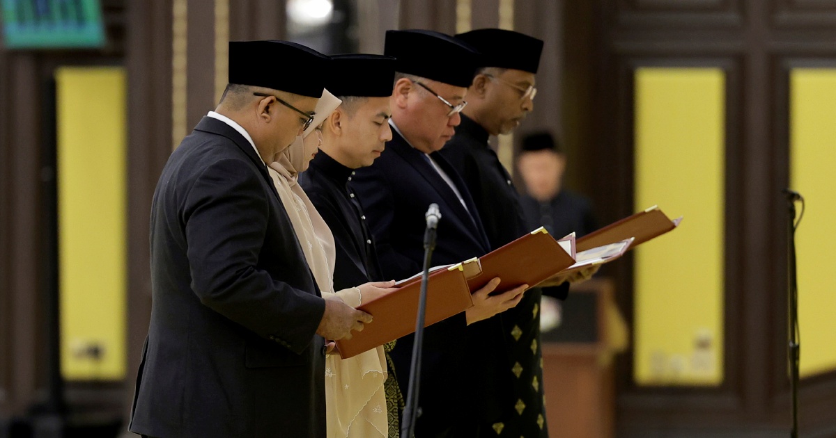 [Updated] DPMs, 25 Ministers Sworn In Before King Today | New Straits Times