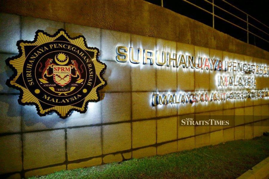 The Malaysian Anti-Corruption Commission said 406 people were arrested in the first three months of this year. - NSTP/File Pic 