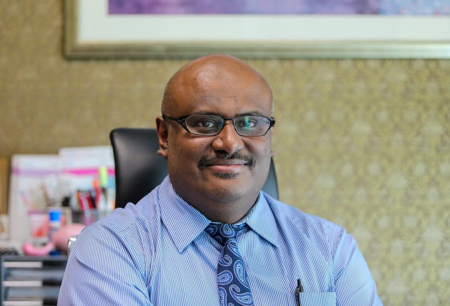 Pantai Hospital Kuala Lumpur obstetrician and gynaecologist and maternal foetal medicine specialist Dr Muniswaran Ganeshan says it’s not a single factor but a combination of factors which result in high risk pregnancies.