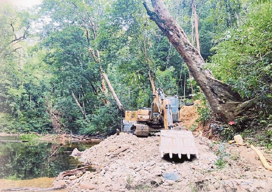 An excavator that was used to dig up soil in the area. - Pic courtesy of Perhilitan
