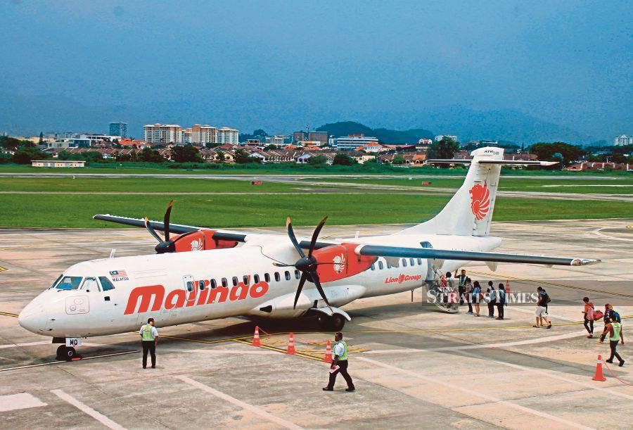 Malindo Air staff who have been retrenched can apply for the Job Search Allowance for up to six months under the Employment Insurance Scheme.- NSTP/BALQIS JAZIMAH. 