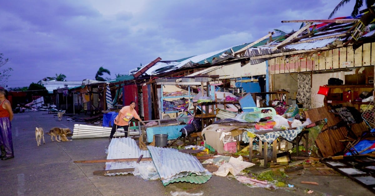 Philippines Cleans Up After Typhoon Yinxing Slams North Coast | New ...