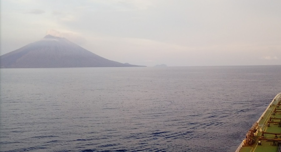 Volcano erupts on remote Papua New Guinea island | New Straits Times