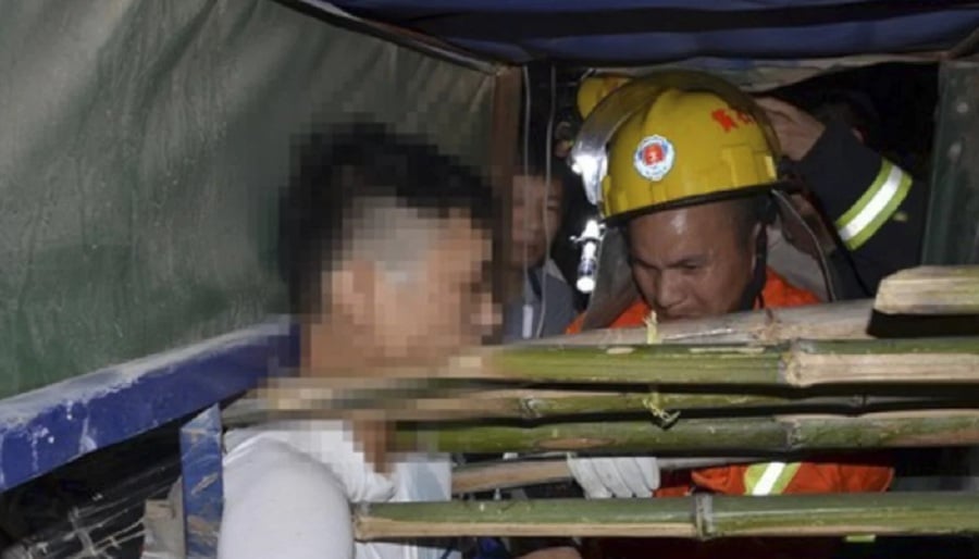 (File pix) This motorcyclist is recovering after being impaled following the collision. News.cnhubei.com/SCMP Photo