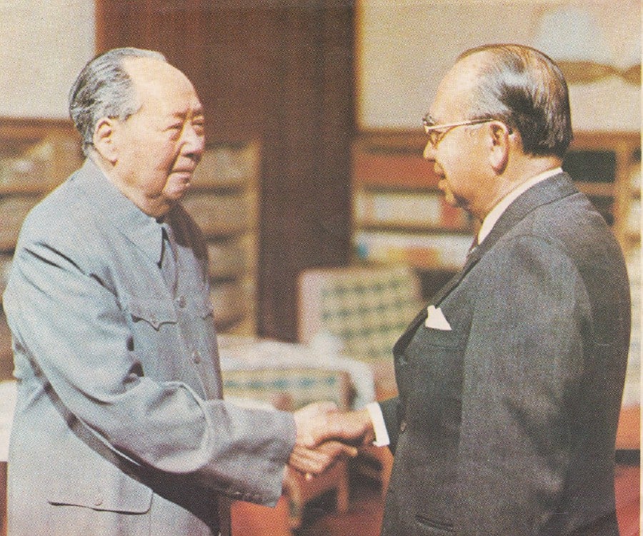 Mao welcoming Tun Abdul Razak at his private study