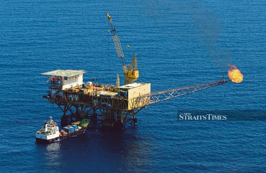 Petroliam Nasional Bhd has commenced the construction of its groundbreaking nearshore floating liquefied natural gas (FLNG) facility. NSTP/IHSAN PETRONAS