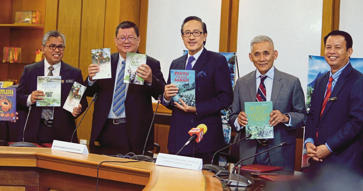 Sabah Parks Dewan Bahasa Sign Mou On Marine Park Publications