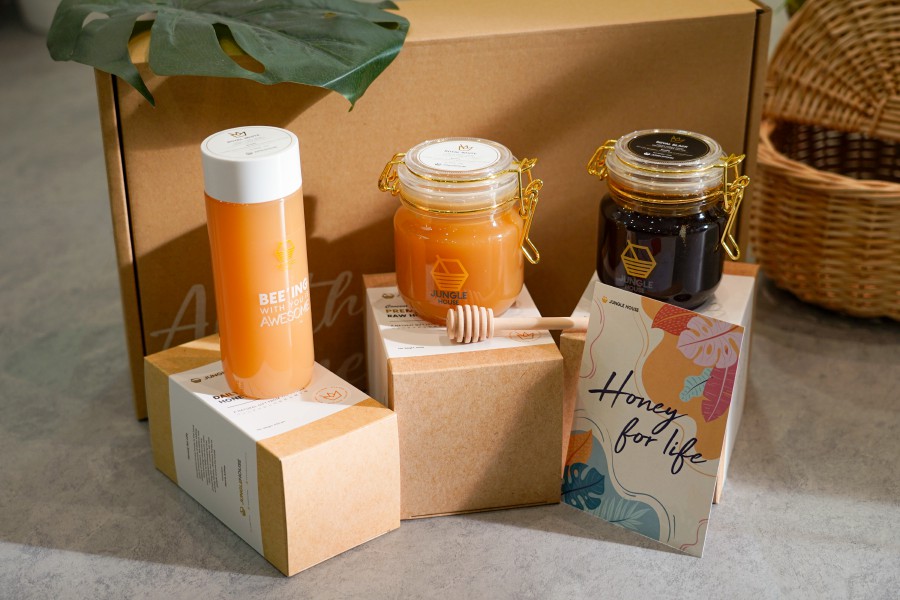 Pure and raw honey from Jungle House.