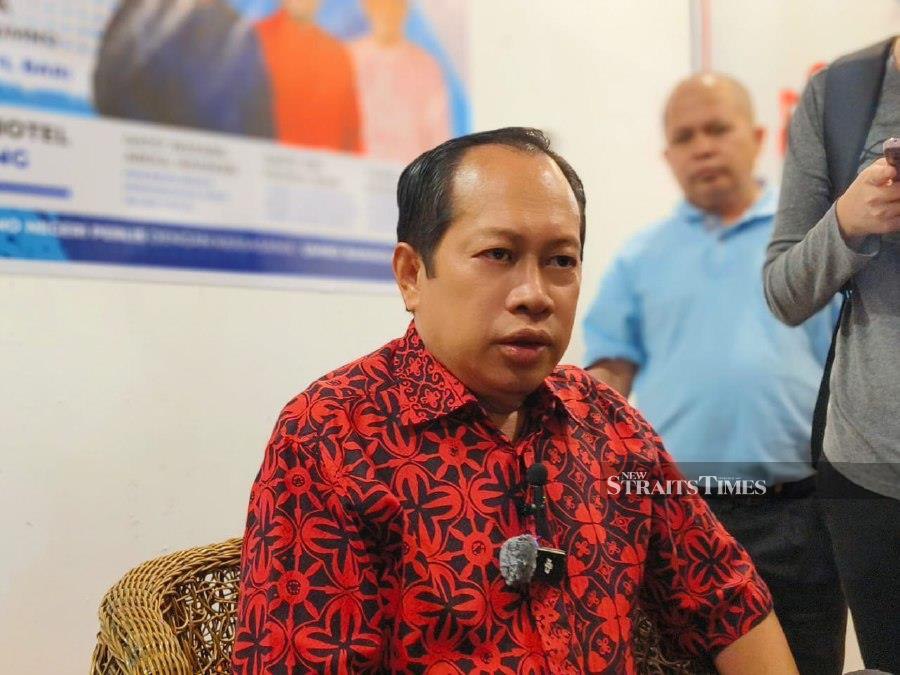 Umno supreme council member Datuk Seri Ahmad Maslan said a study by non-governmental organisation Ilham Centre which said support for Zahid among party grassroots members was diminishing because he had failed to obtain the full pardon was therefore inaccurate. - NSTP/AIZAT SHARIF
