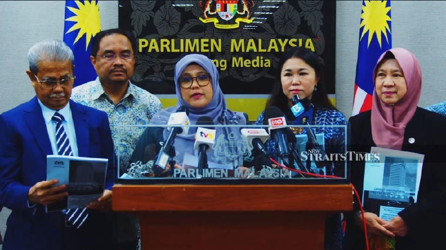 Public Accounts Committee (PAC) chairman Datuk Mas Ermieyati Samsudin (centre) speaking to reporters during a press conference at the Parliament building today.