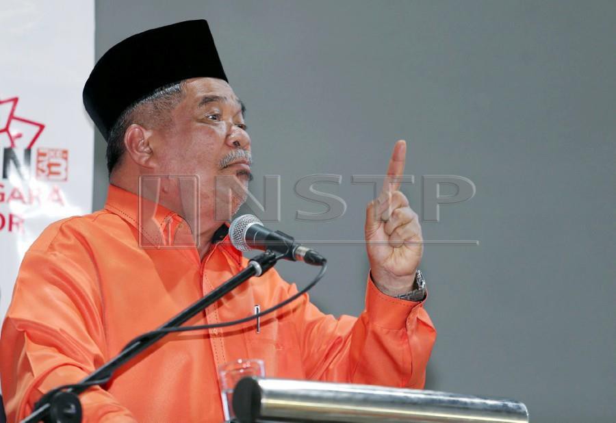 Parti Amanah Negara president Mohamad Sabu addressing the Selangor party convention. (NSTP/ZUNNUR AL SHAFIQ)