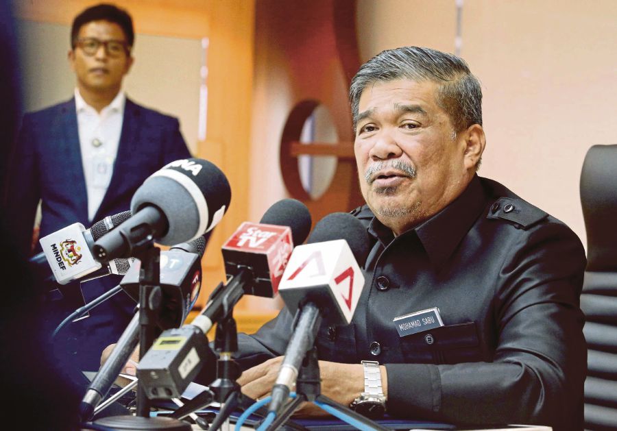 Defence Minister Mohamad Sabu said the decision to bring home Malaysian soldiers in Saudi Arabia was made during last week's Cabinet meeting, following Malaysia’s foreign policy of non-alignment and non-intervention of the world's major powers. Pic by NSTP/ROSDAN WAHID