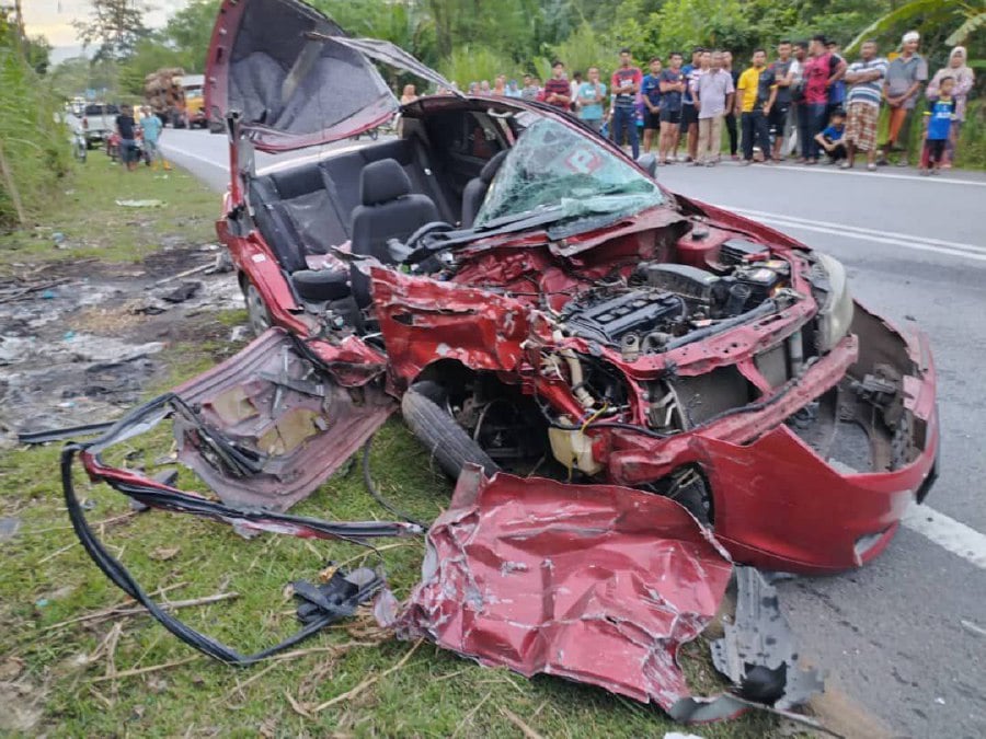 Father And 15-year-old Son Die In Gua Musang Crash | New Straits Times ...