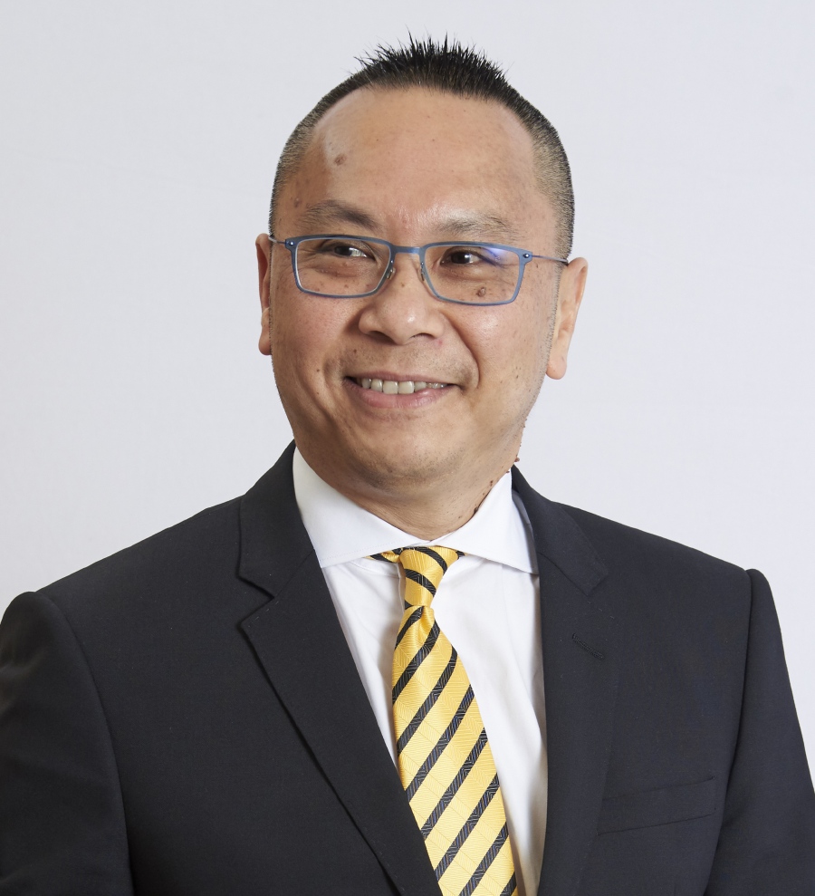 Dr John Lee Hin Hock is appointed as Maybank Singapore new chief executive officer (CEO). Maybank says Lee will take over from Datuk Lim Hong Tat, the current CEO of Maybank Singapore and Group Head of Maybank’s Community Financial Services (CFS) who will be returning to Malaysia to fully focus on the role of Group Head, CFS.