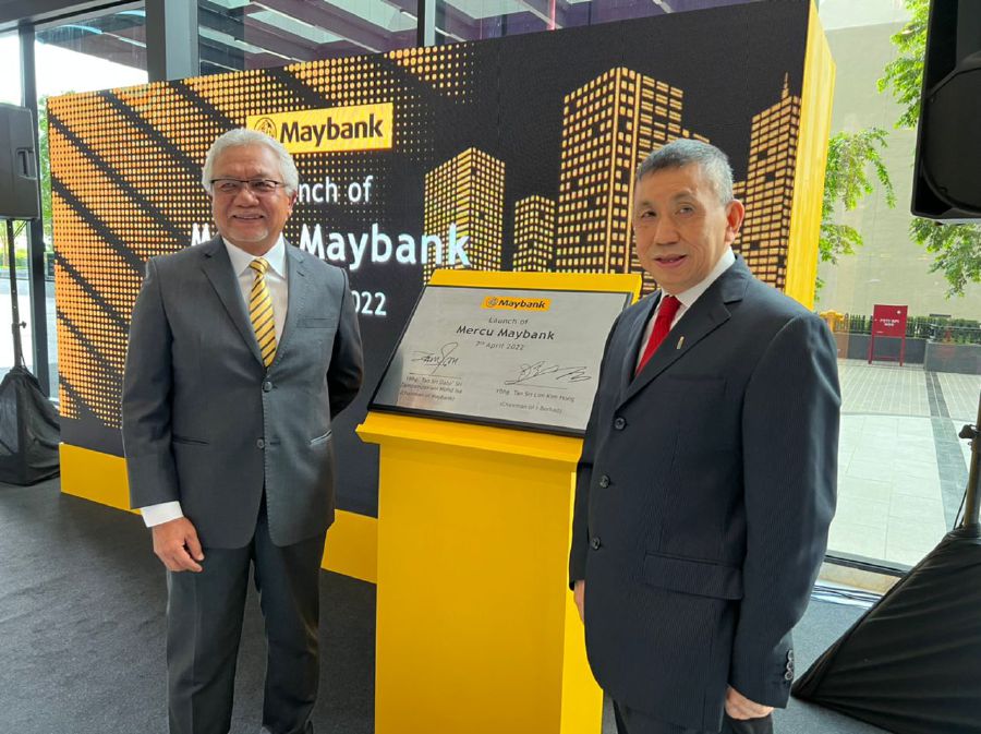 (L-R) The launch of Mercu Maybank was officiated by Tan Sri Zamzamzairani Mohd Isa, chairman of Maybank, and Tan Sri Lim Kim Hong, founder and chairman of I-Bhd, on April 7, 2022.