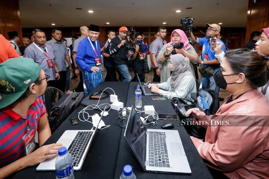 Umno president Datuk Seri Dr Ahmad Zahid Hamidi spent some time visiting media personnel covering the 2022 Umno General Assembly here today. - NSTP/ASYRAF HAMZAH