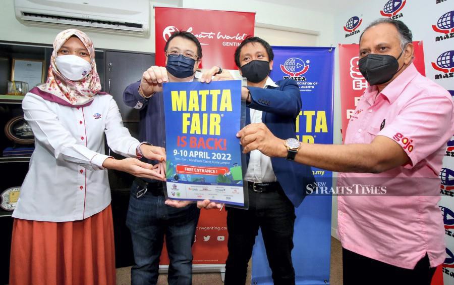  Genting Malaysia Bhd Sales and Marketing senior vice-president Spencer Lee  (2nd-left), Matta secretary-genera Mohammad Faeez Mohammad Fadhlillah (2nd-right),  Gojo Malaysia Bhd business head K Mathy (right) and  Matta manager (CEO Office) Maziah Mihat  pose for a photo after the press conference in Kuala Lumpur. - NSTP/AMIRUL JOHARI