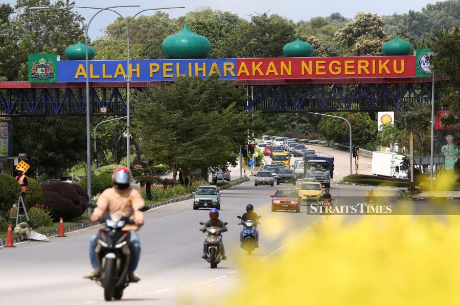 The Melaka election, if held, will be a test case to determine people’s preparedness to live with Covid-19, a health expert says.- NSTP/SYAFEEQ AHMAD