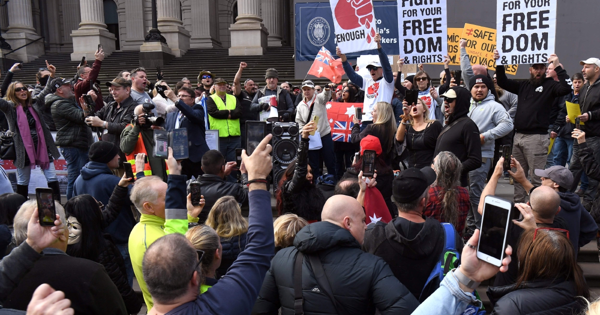 Protesters clash with Melbourne police in anti-lockdown demonstration ...