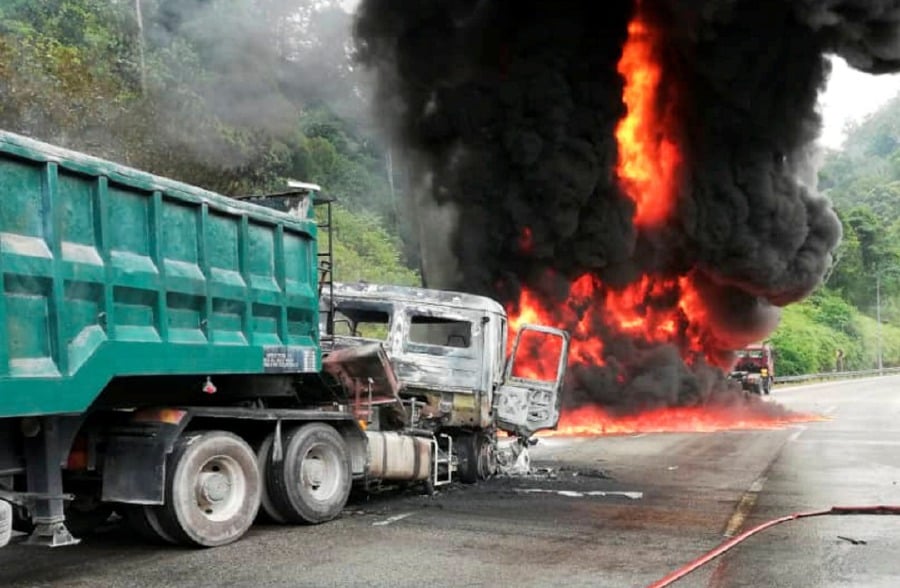  Two trailers caught fire at KM257 of the North-South Expressway (NSE) southbound near the Menora Tunnel this morning, causing a massive 17-kilometre jam.pix Courtesy of JBPM