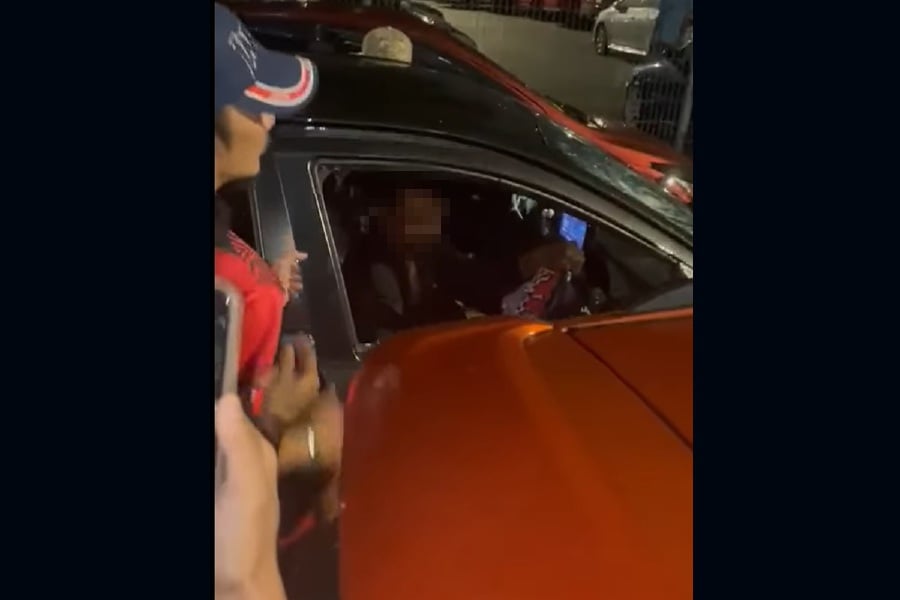 A mentally-ill man who exposed his private parts to a woman in Section 26, Bukit Belimbing here has been arrested by the police. - Video screengrab from Facebook