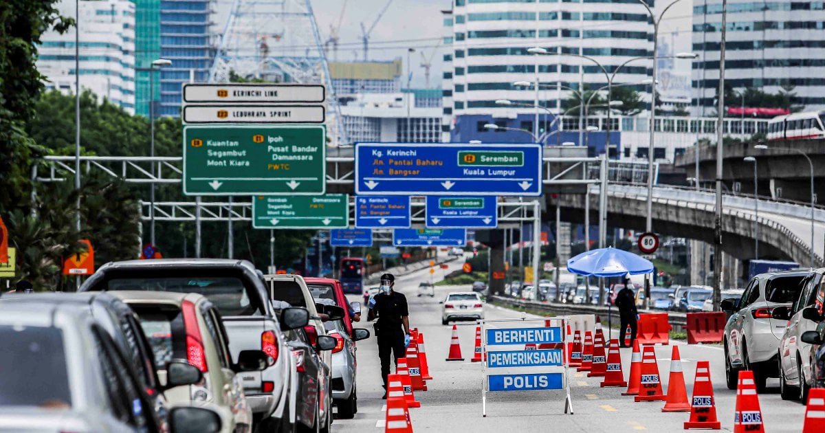 9 Police Roadblocks Set Up Around City Under Mco 3 0