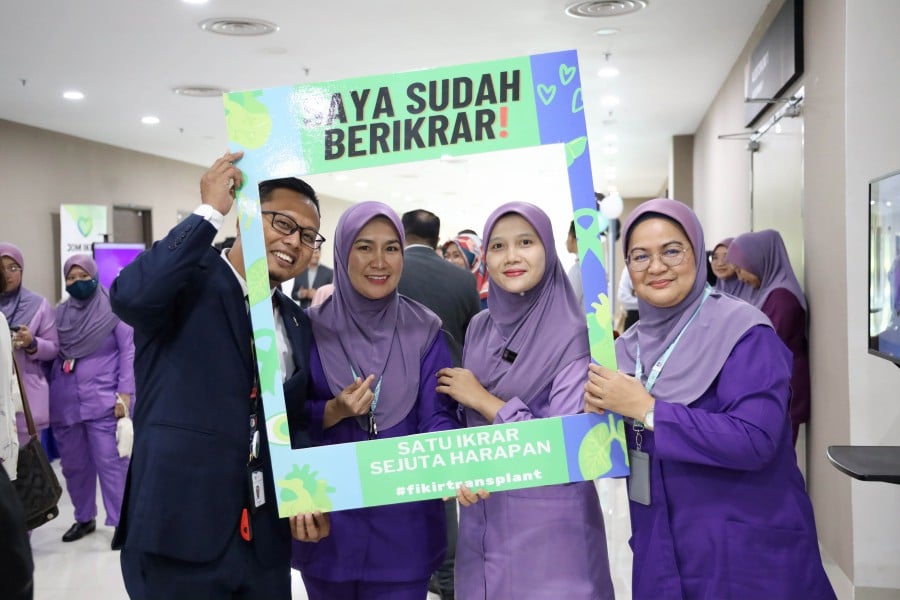 There are approximately 382,020 individuals pledged as organ donors in Malaysia.