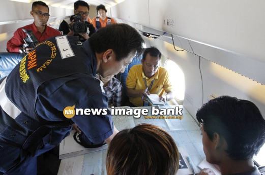 14 March 2014: Captain Tojo Hideo briefs members of the media who joins the search and rescue mission in the South China Sea to find the missing flight MH370 along with Japan Coast Guard in Umiwashi Gulfstream V Airplane. Pix by Yazit Razali