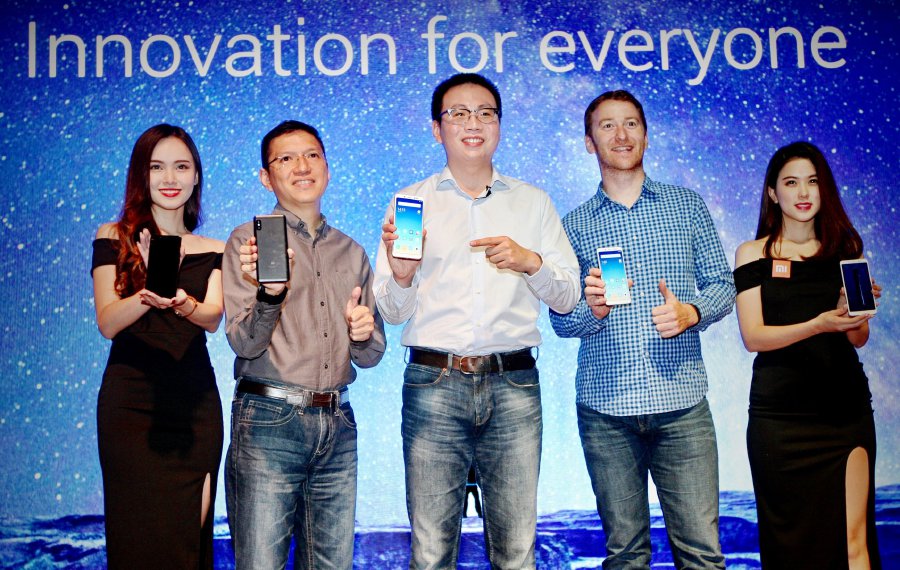 Head of Xiaomi South Pacific Region, Steven Shi (centre), Chief Business Officer Lazada Malaysia, Simon Paterson (second from right) and CEO Era International Network, Pak Djohan (second from left) showing a new model Redmi Note 5 during a launch at Connexion Nexus, Bangsar South. Pix by Mohd Khairul Helmy Mohd Din