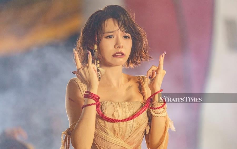 Lin Min Chen as Meow in Table For Six 2 (photo courtesy of Lotus Five Star)
