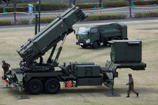 (File pix) Japan Self-Defence Forces soldiers prepare to refuel a unit of Patriot Advanced Capability-3 (PAC-3) missiles at the Defence Ministry in Tokyo April 10, 2013. North Korea is showing signs of attempting a new ballistic missile launch, Japanese reports said Tuesday, as fears grow over Pyongyang’s efforts to develop a viable nuclear strike threat. REUTERS 