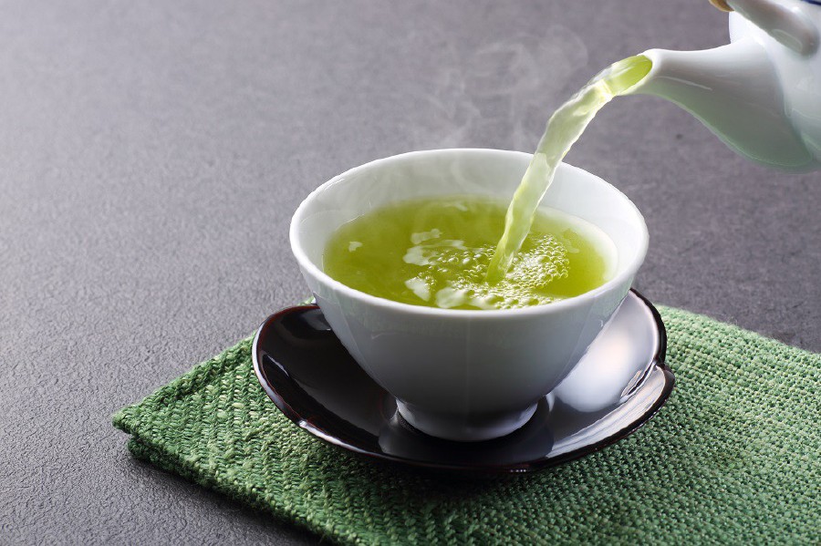 A cup of unsweetened Chinese tea is healthier than a carbonated drink.