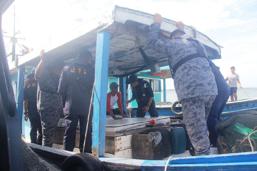 Sixteen of them have violated the license terms, two did not have licenses and another one had no adequate safety equipment on his boat. (Pictures courtesy of MMEA)
