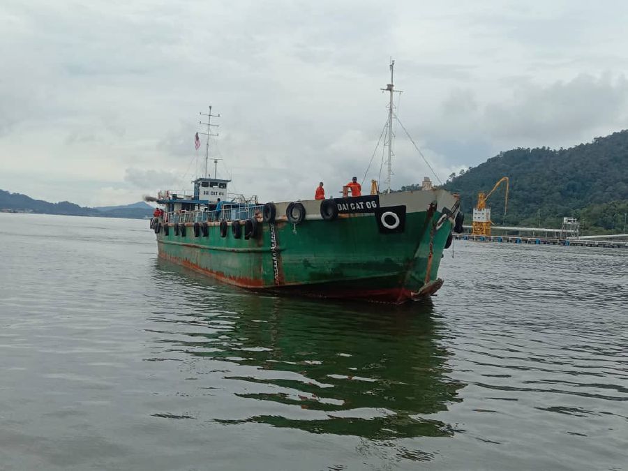 Johor Malaysian Maritime Enforcement Agency (MMEA) said the boat’s last known location was logged on Jan 1 in the Indonesian waters, about 0.2 nautical miles from Johor’s boundary. - Pic courtesy of Johor MMEA.