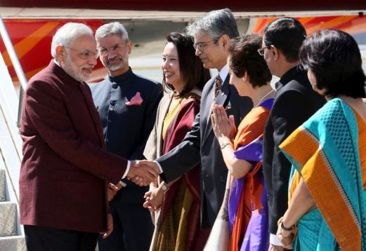 Indian Prime Minster Narendra Modi is greeted by dignitaries as he arrives at John F. Kennedy Airport ahead of his appearance at the United Nations (U.N.) General Assembly on Saturday, in New York September 26, 2014. Modi kicked off his maiden visit to the U.S. as India's leader on Friday. REUTERS