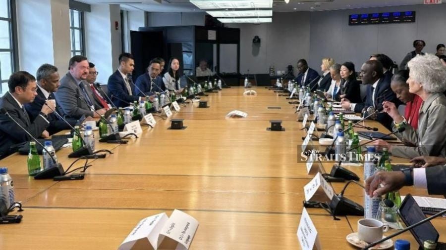 Finance Minister II Datuk Seri Amir Hamzah Azizan held engagement sessions with credit ratings agencies Standard and Poors (S&P), Moody’s, and Fitch on the sidelines of this year’s International Monetary Fund (IMF) and World Bank Group (WBG)  Spring Meet.