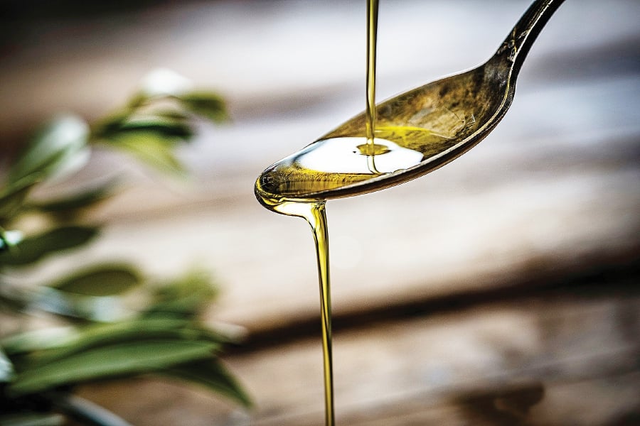Regular consumption of olive oil may reduce the risk of death from dementia.