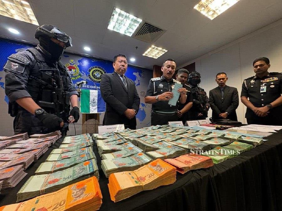 The Immigration Department raided an electronic equipment recycling plant owned by a Chinese national in a special operation in Klang, Selangor, on Tuesday, and detained 48 individuals and seized cash amounting to RM688,900. NSTP/Samadi Ahmad